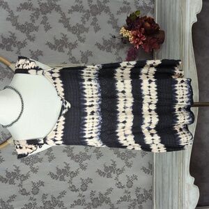 Torrid black and white tye dye stripe tank top super soft